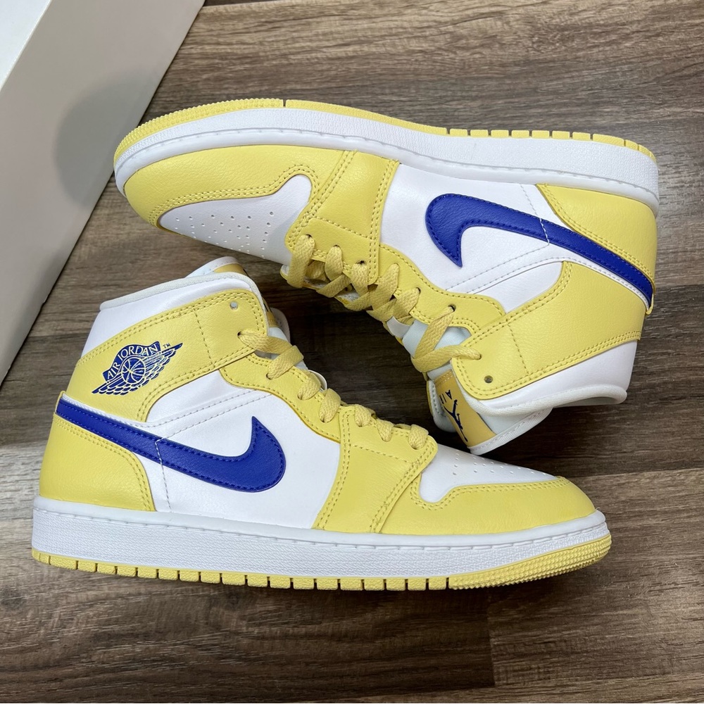 Nike Air Jordan 1 Mid - Picture 2 of 7